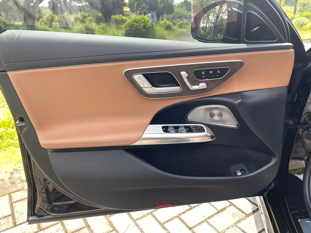 Mercedes-Benz E-Class — миниатюра 12