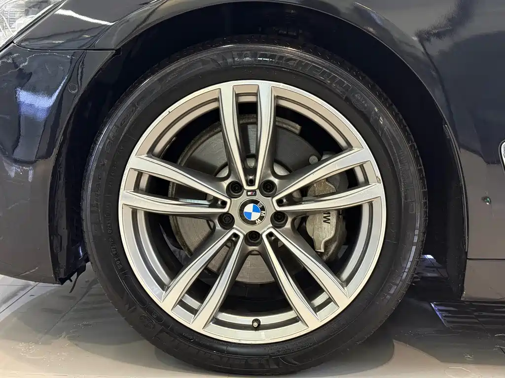 BMW 7 Series — миниатюра 17