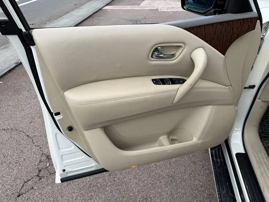 Nissan Patrol — миниатюра 6