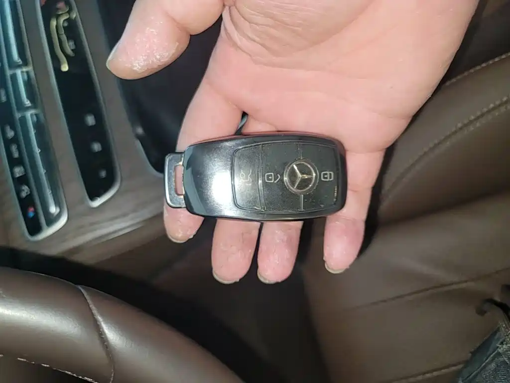 Mercedes-Benz E-Class — миниатюра 9