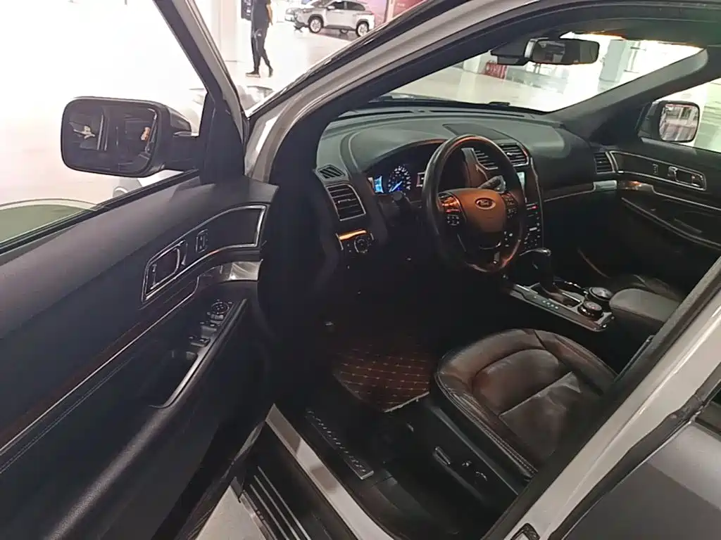 Ford Explorer (Import) — миниатюра 16