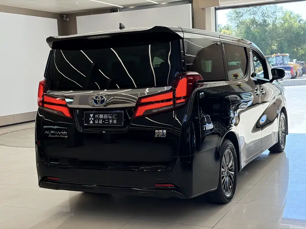 Toyota Alphard — миниатюра 20