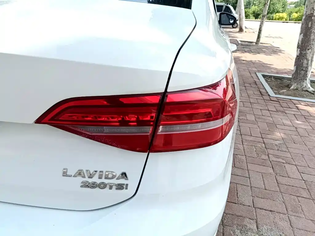 Volkswagen Lavida 2019 1.5L AT Comfort VI
