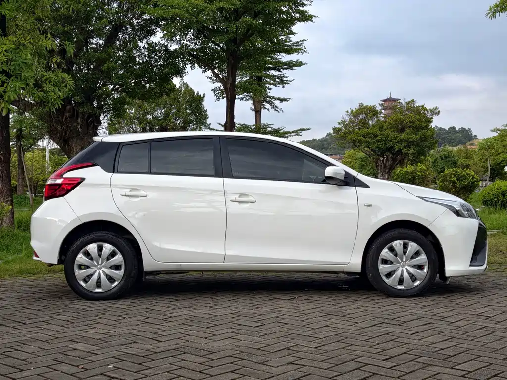 Toyota Yaris L — миниатюра 5