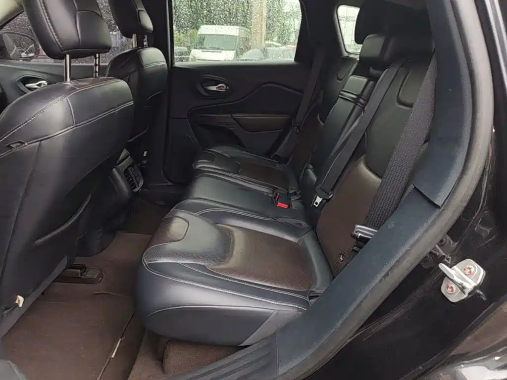 Jeep Cherokee — миниатюра 17
