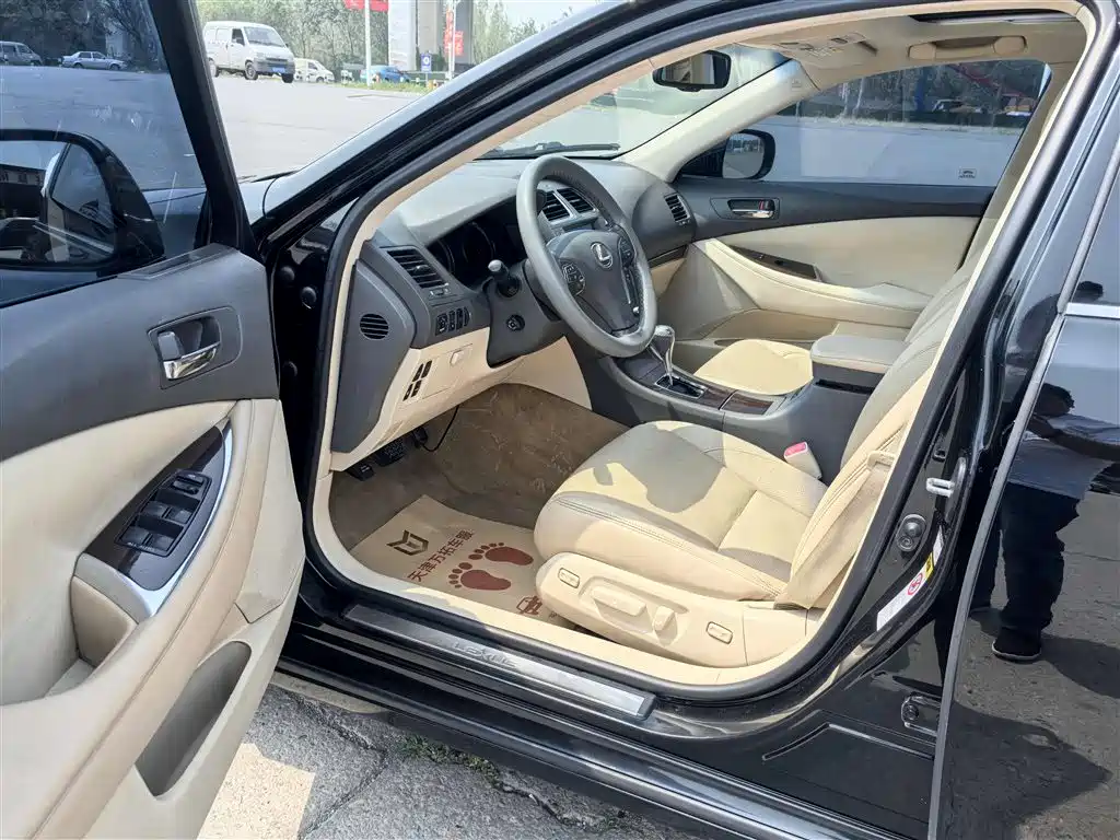 Lexus ES 2012 240