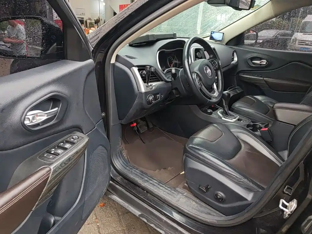 Jeep Cherokee — миниатюра 16