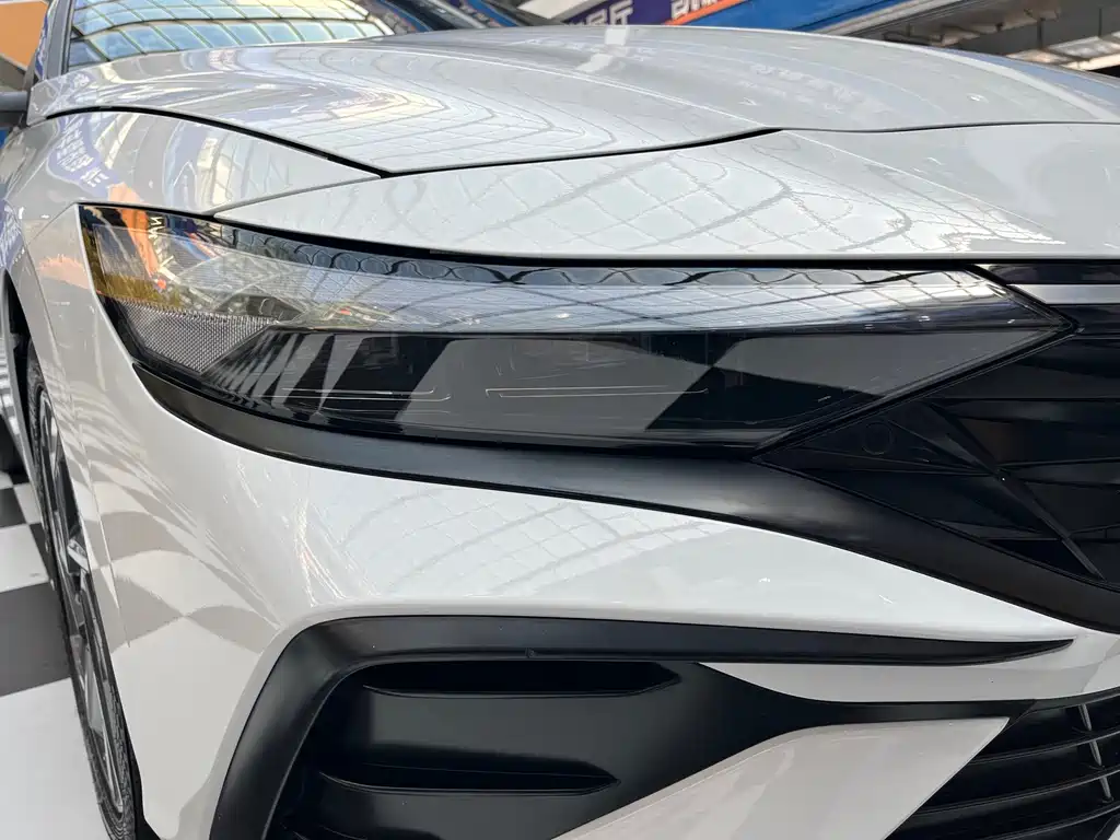 Hyundai Elantra — миниатюра 14