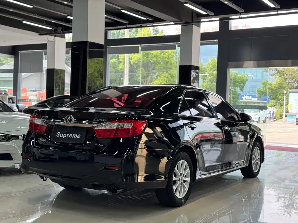 Toyota Camry — миниатюра 6