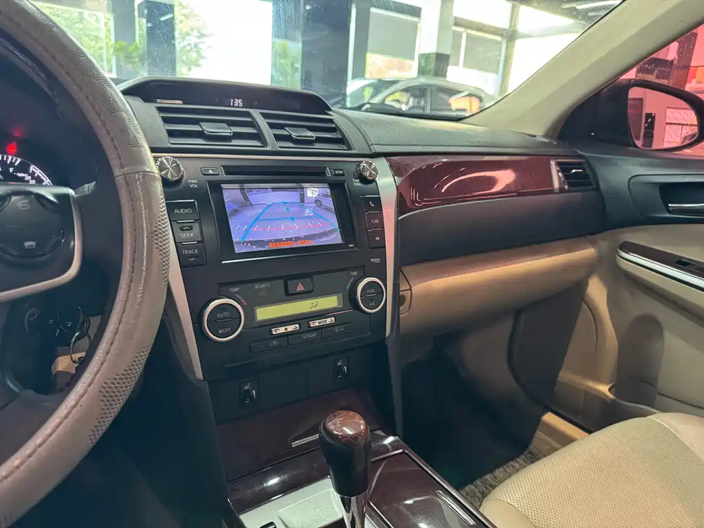 Toyota Camry — миниатюра 17