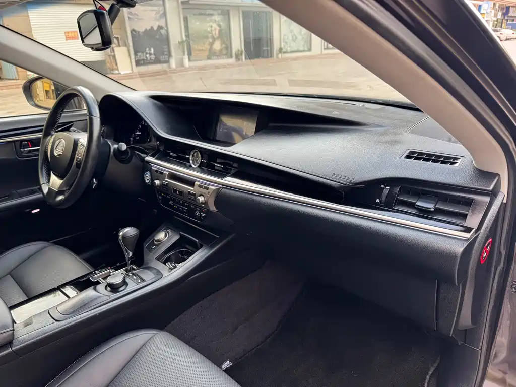 Lexus ES — миниатюра 12