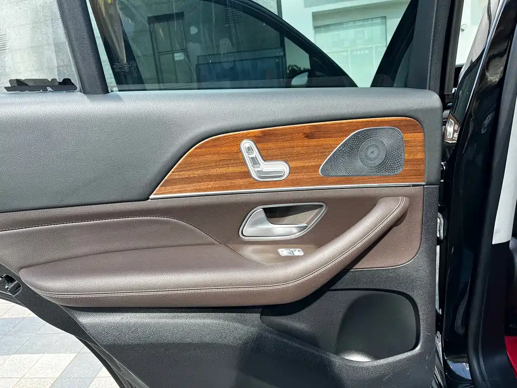 Mercedes-Benz GLE (Import) — миниатюра 12