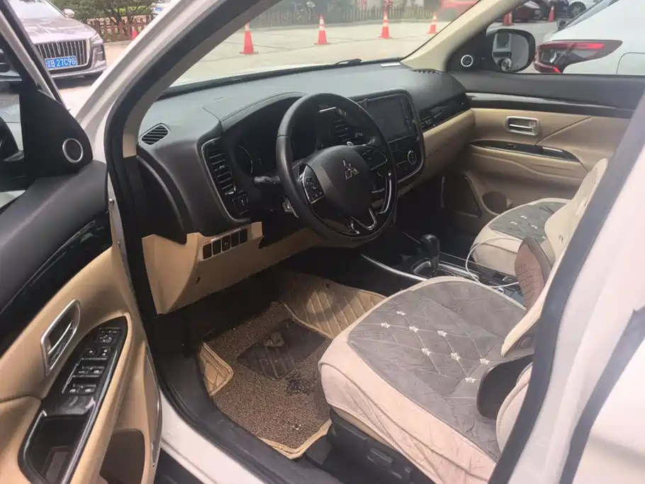 Mitsubishi Outlander — миниатюра 9
