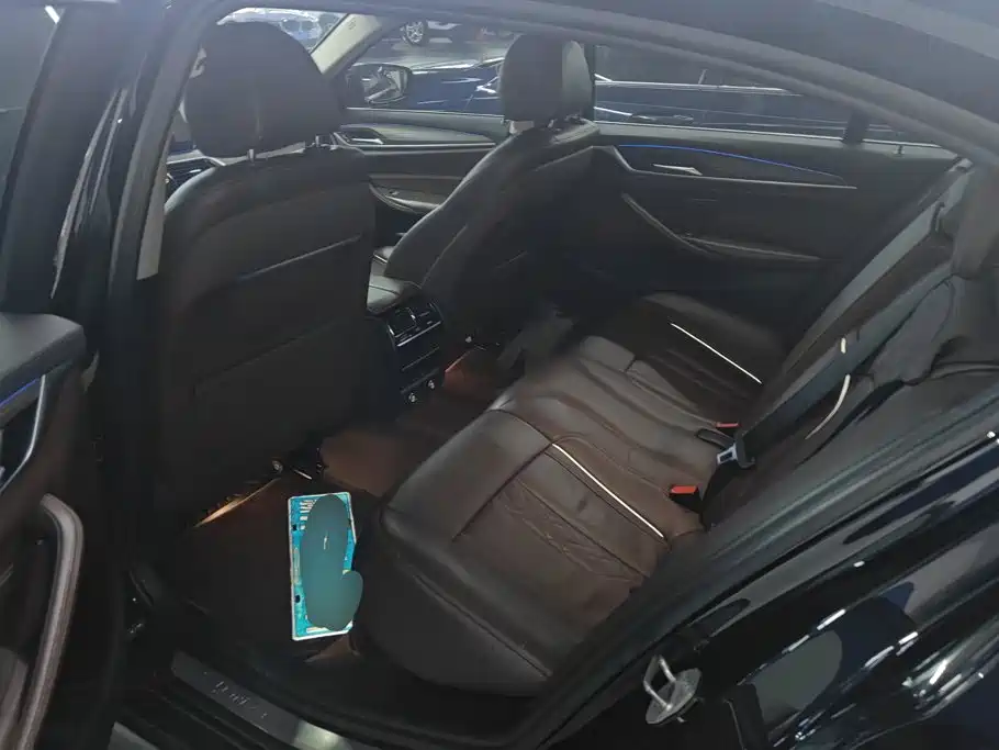 BMW 5 Series New Energy — миниатюра 11