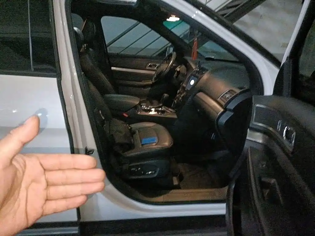 Ford Explorer (Import) — миниатюра 18