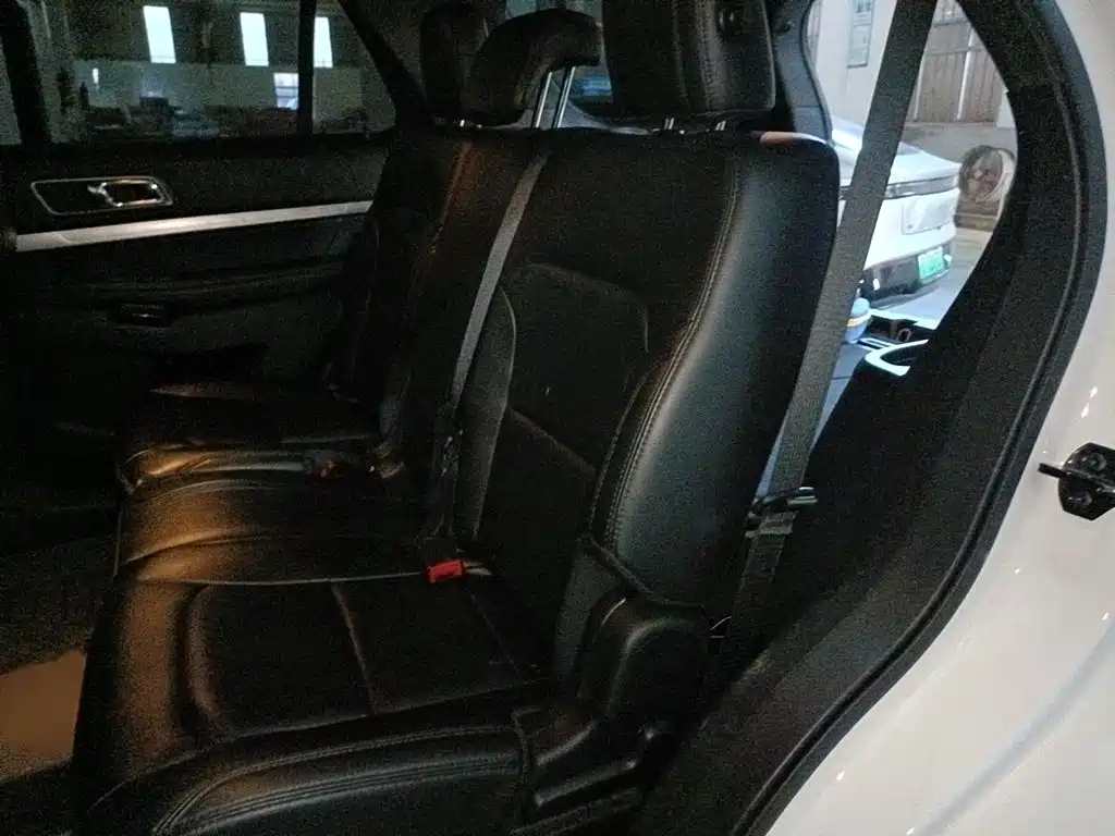 Ford Explorer (Import) — миниатюра 15
