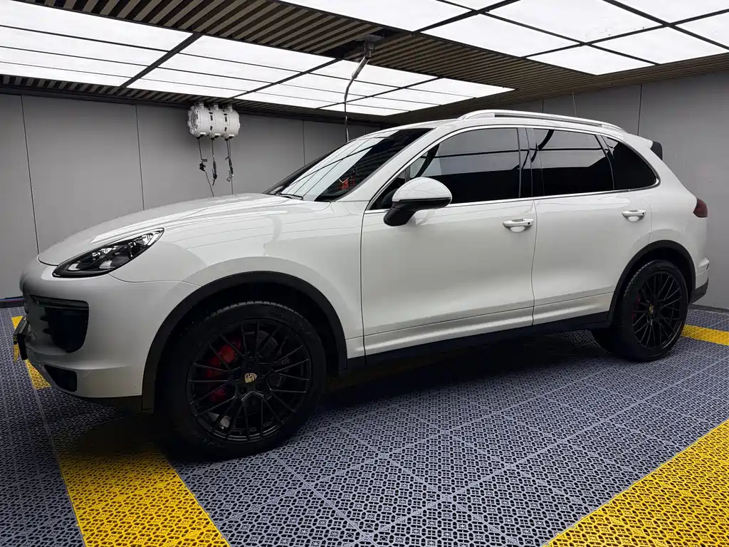 Porsche Cayenne — миниатюра 9