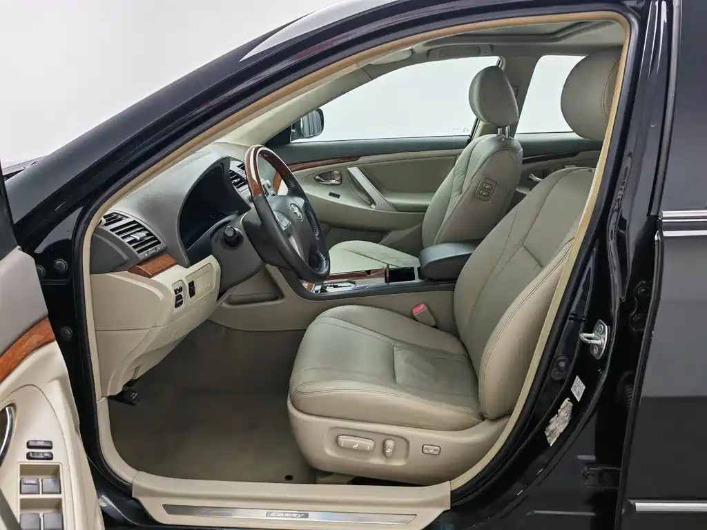 Toyota Camry 2013 200G Luxury