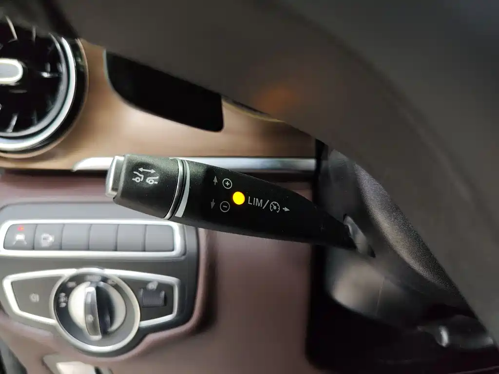 MERCEDES-BENZ V CLASS