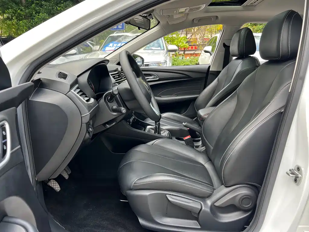 Roewe i5 2020 1.5L MT 4G Flagship