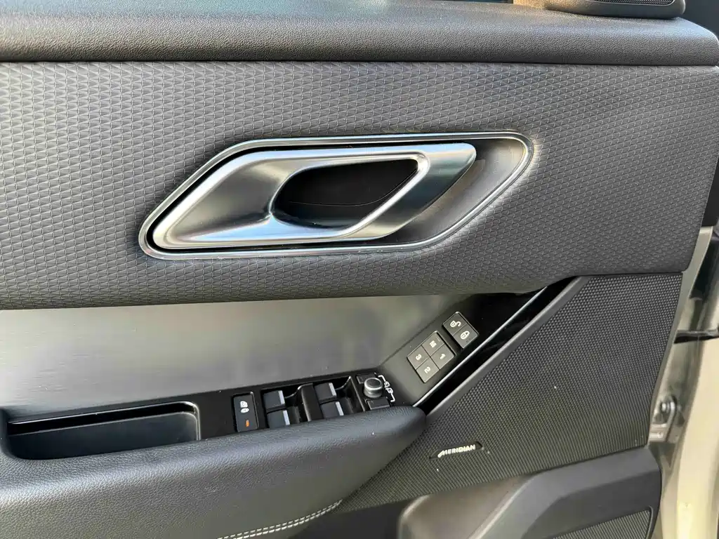 Land Rover Velar — миниатюра 16