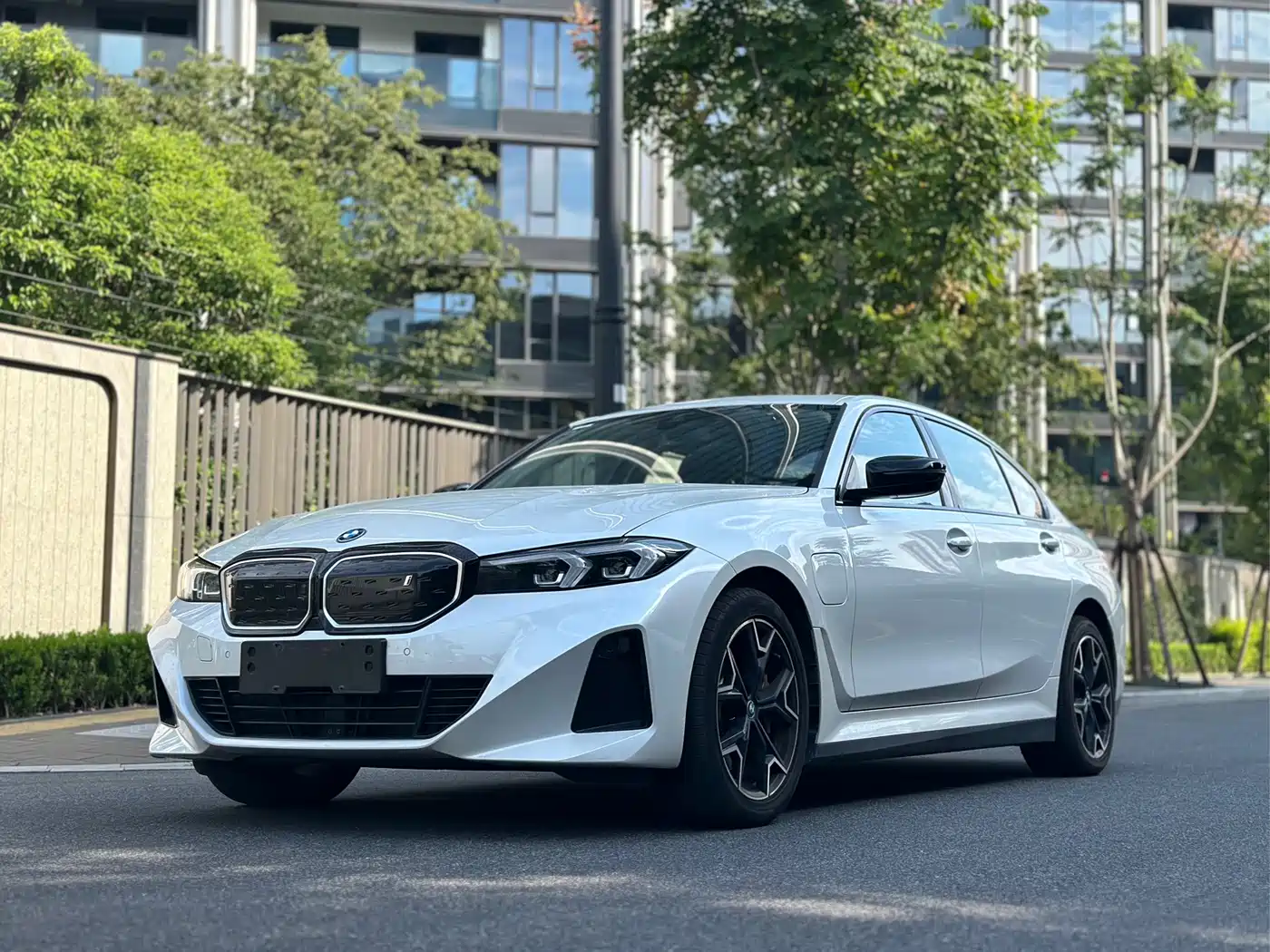 宝马i3 2024款 eDrive 40 L 曜夜套装 2024