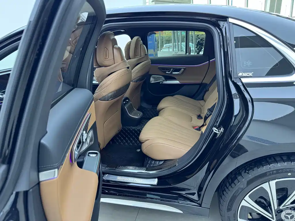 Mercedes-Benz E-Class — миниатюра 8