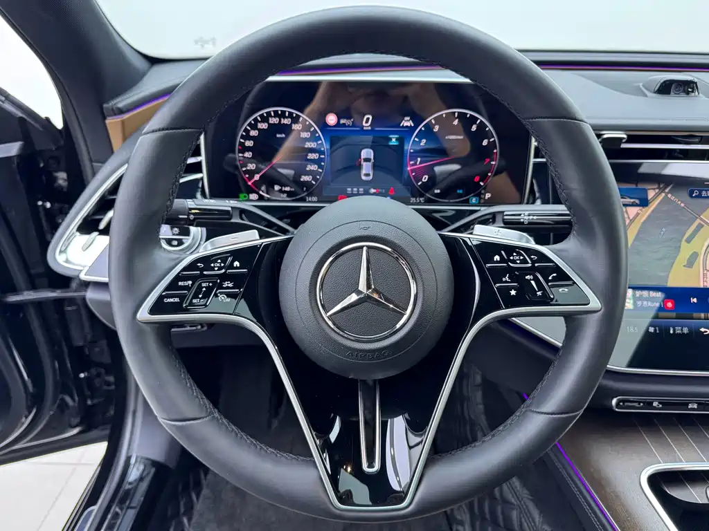 Mercedes-Benz E-Class — миниатюра 11