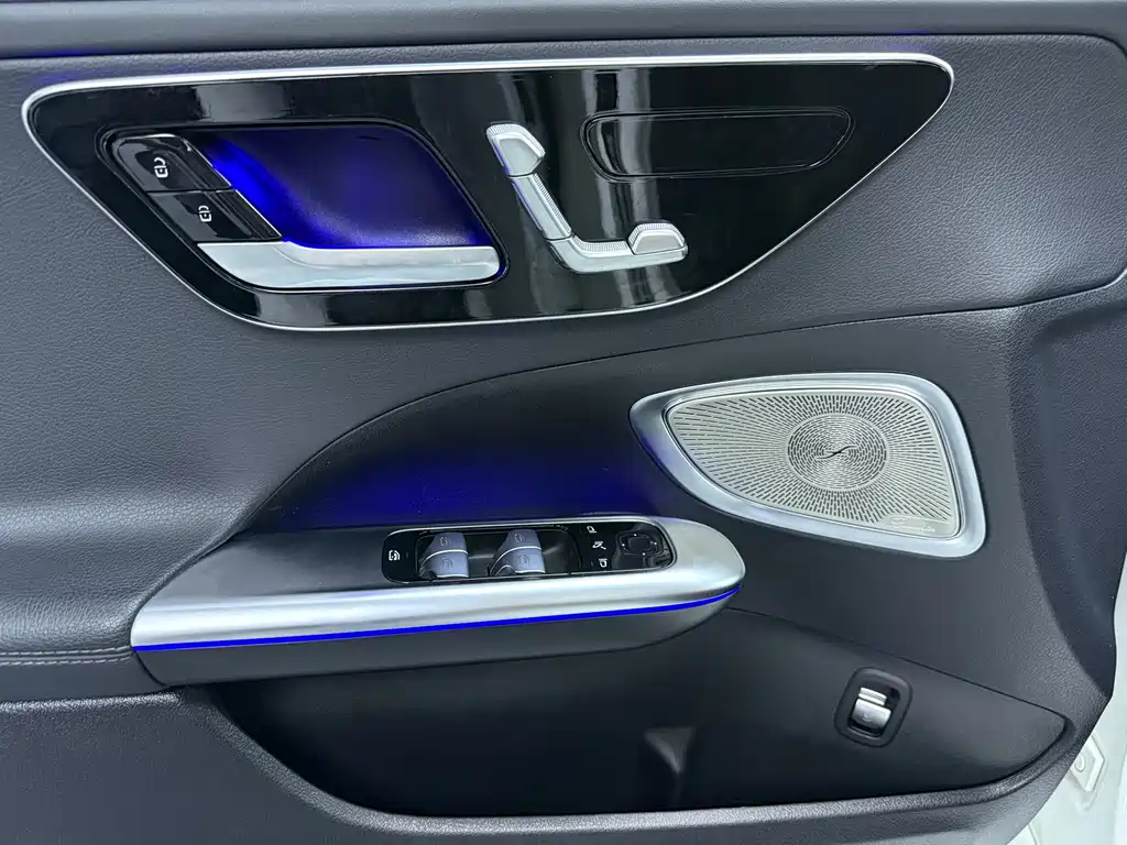 Mercedes-Benz C-Class — миниатюра 4