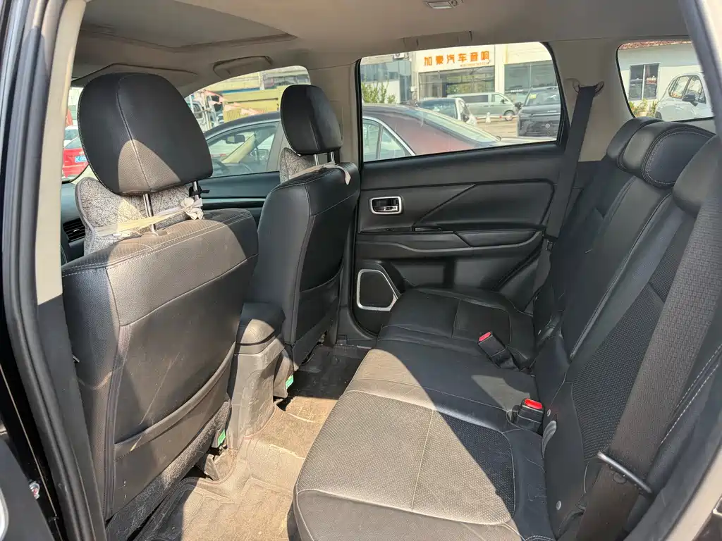 Mitsubishi Outlander — миниатюра 5