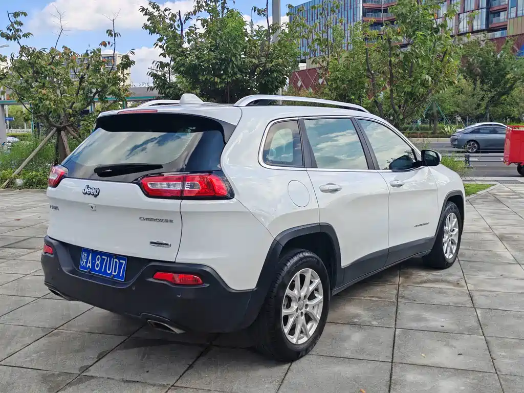 Jeep Cherokee — миниатюра 6