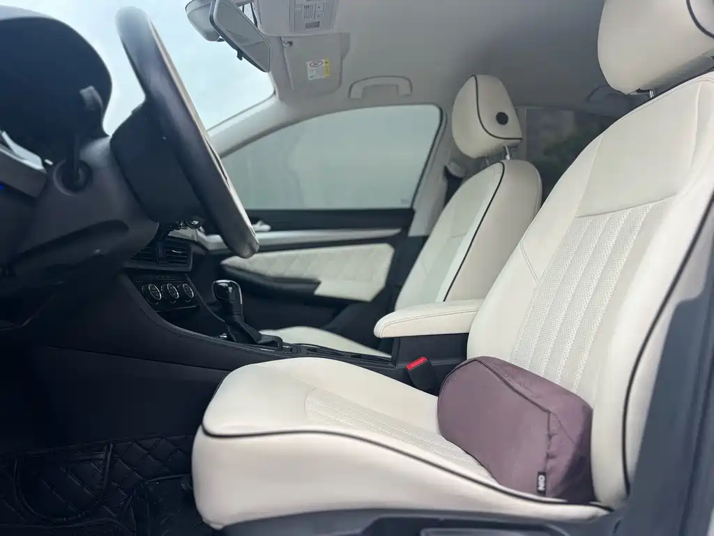 Volkswagen Bora EV — миниатюра 5