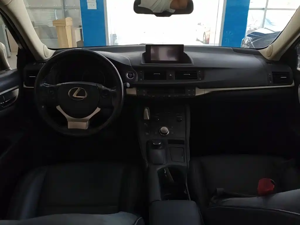 Lexus CT — миниатюра 14