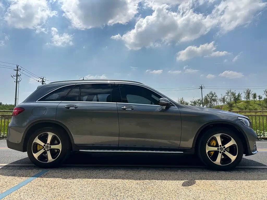 Mercedes-Benz GLC 2019 GLC 260 4MATIC Luxury