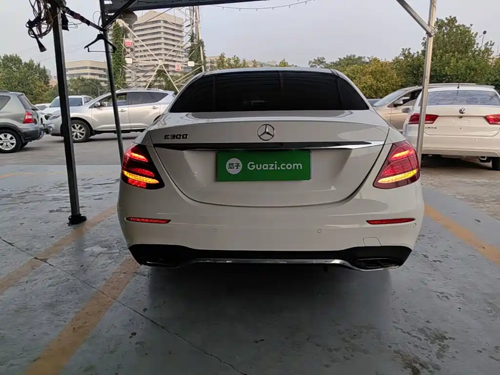 Mercedes-Benz E-Class — миниатюра 6