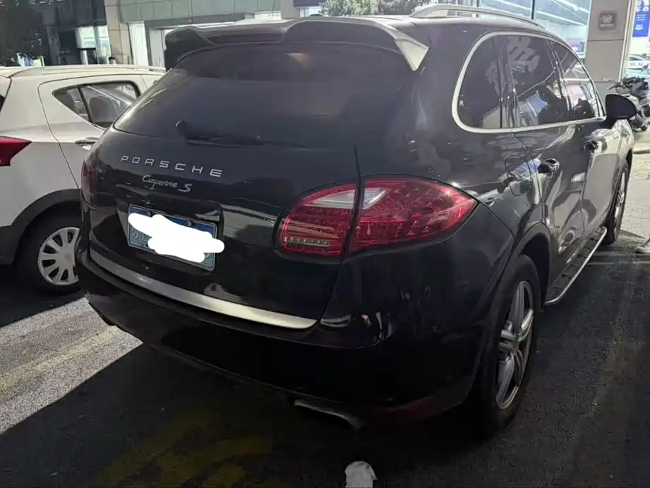 Porsche Cayenne — миниатюра 7