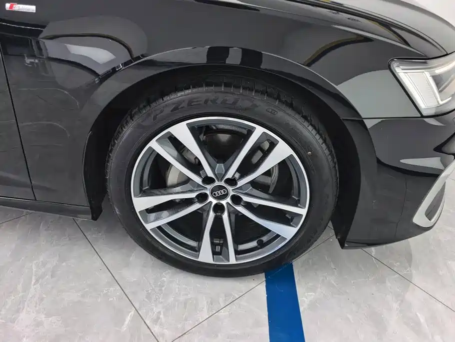Audi A6L 2023 40 TFSI Luxury