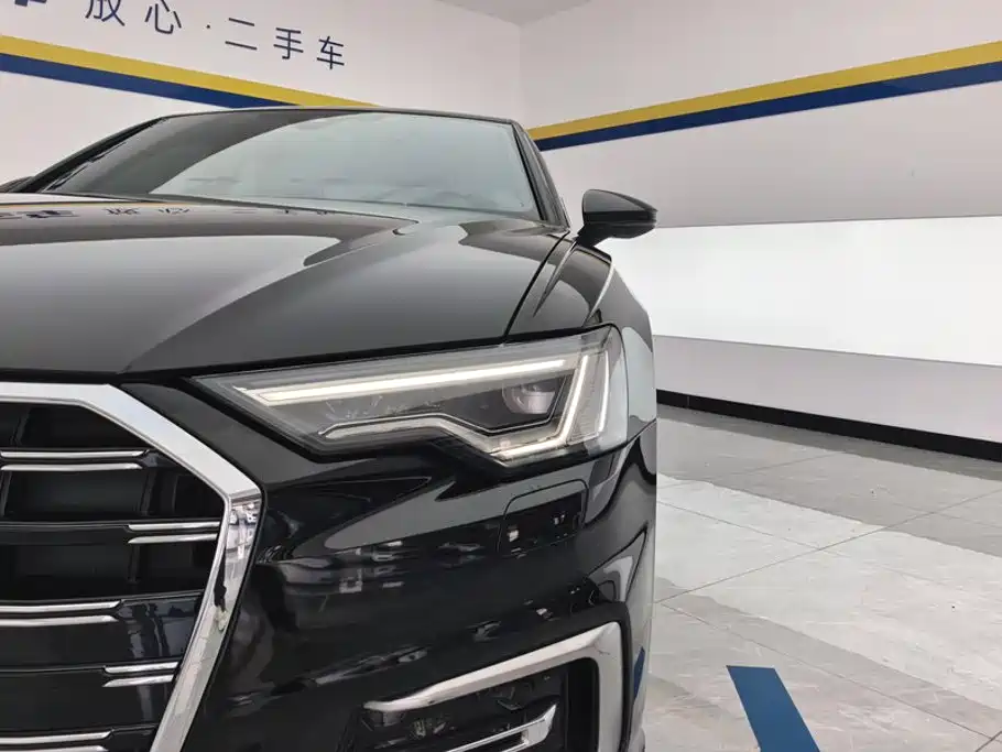 Audi A6L 2023 40 TFSI Luxury
