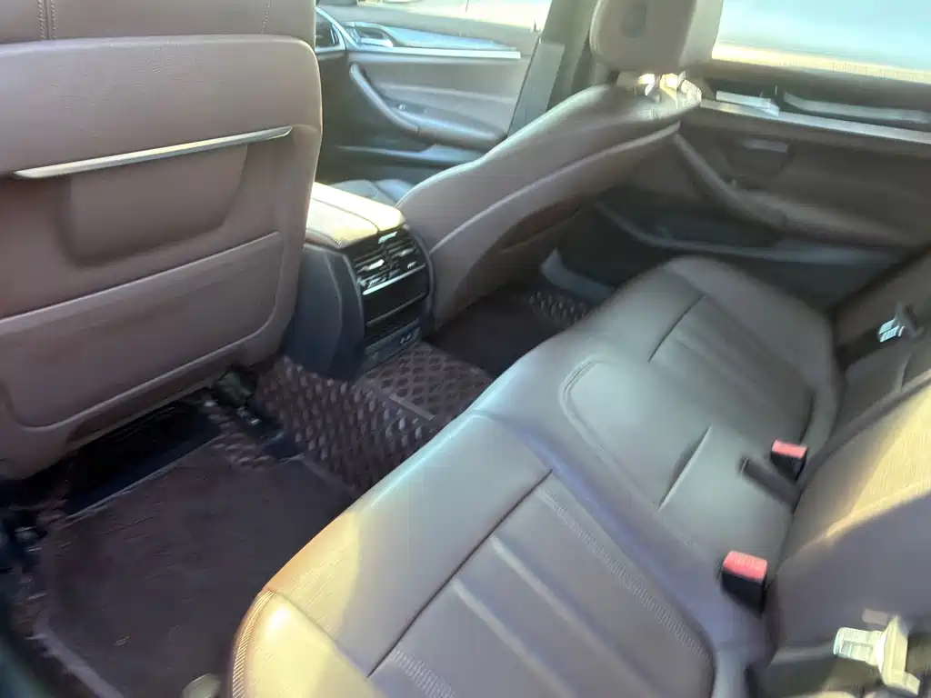 BMW 5 Series — миниатюра 10