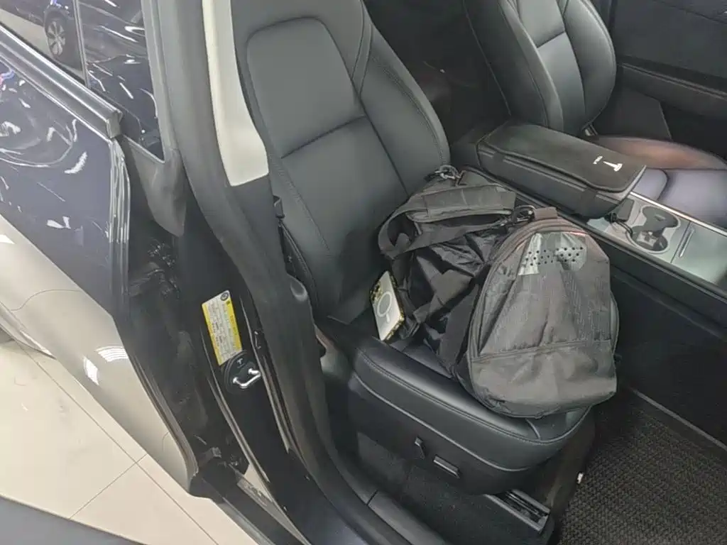 Tesla Model Y — миниатюра 25