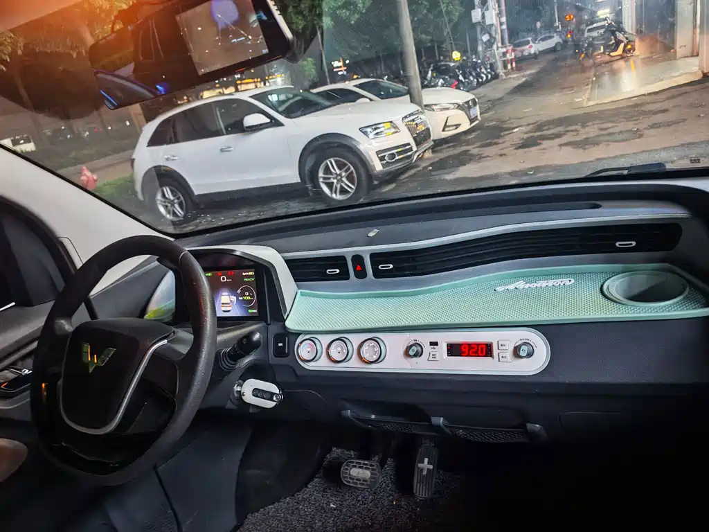 Wuling MINIEV — миниатюра 3