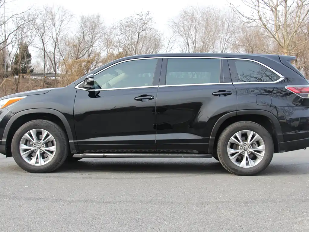 TOYOTA HIGHLANDER