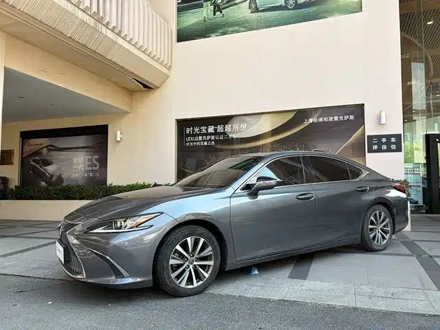 Lexus ES 2020 200 — фото 1