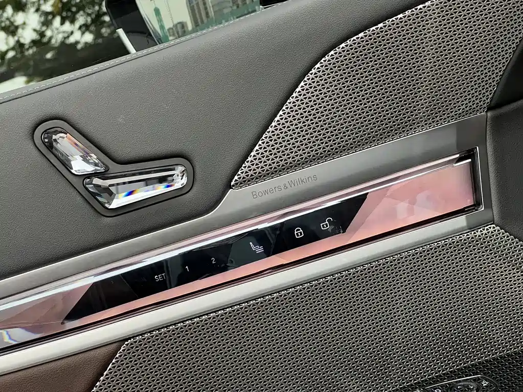 BMW i7 — миниатюра 12