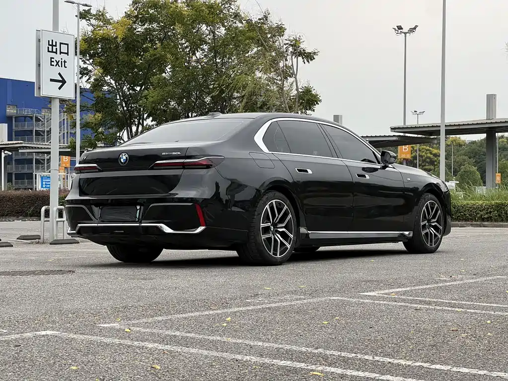 BMW i7 — миниатюра 7