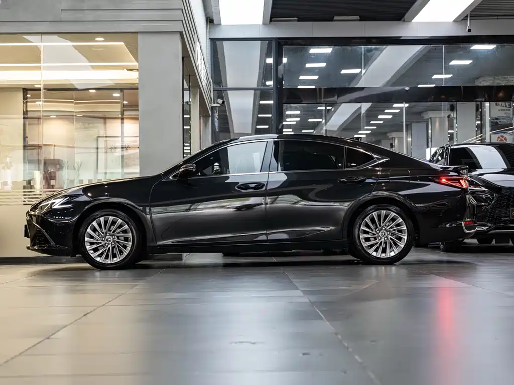 Lexus ES 2025 300h Executive