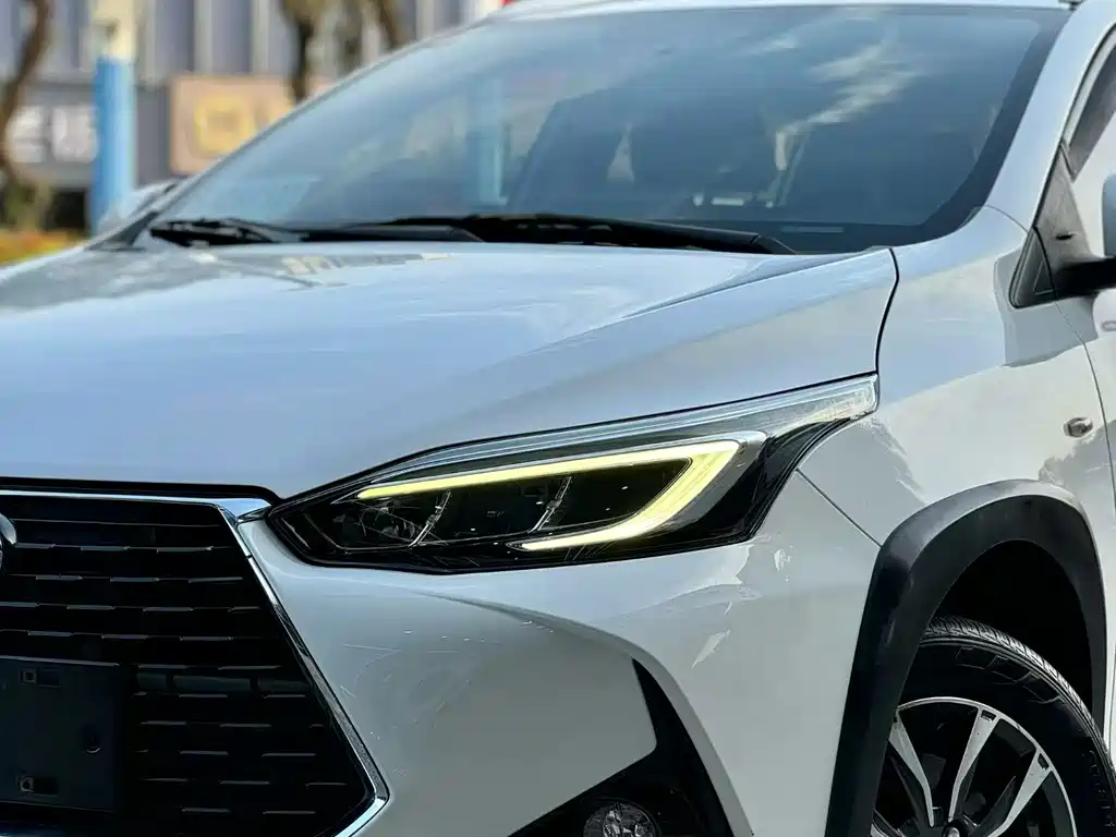 Toyota Yaris L — миниатюра 2