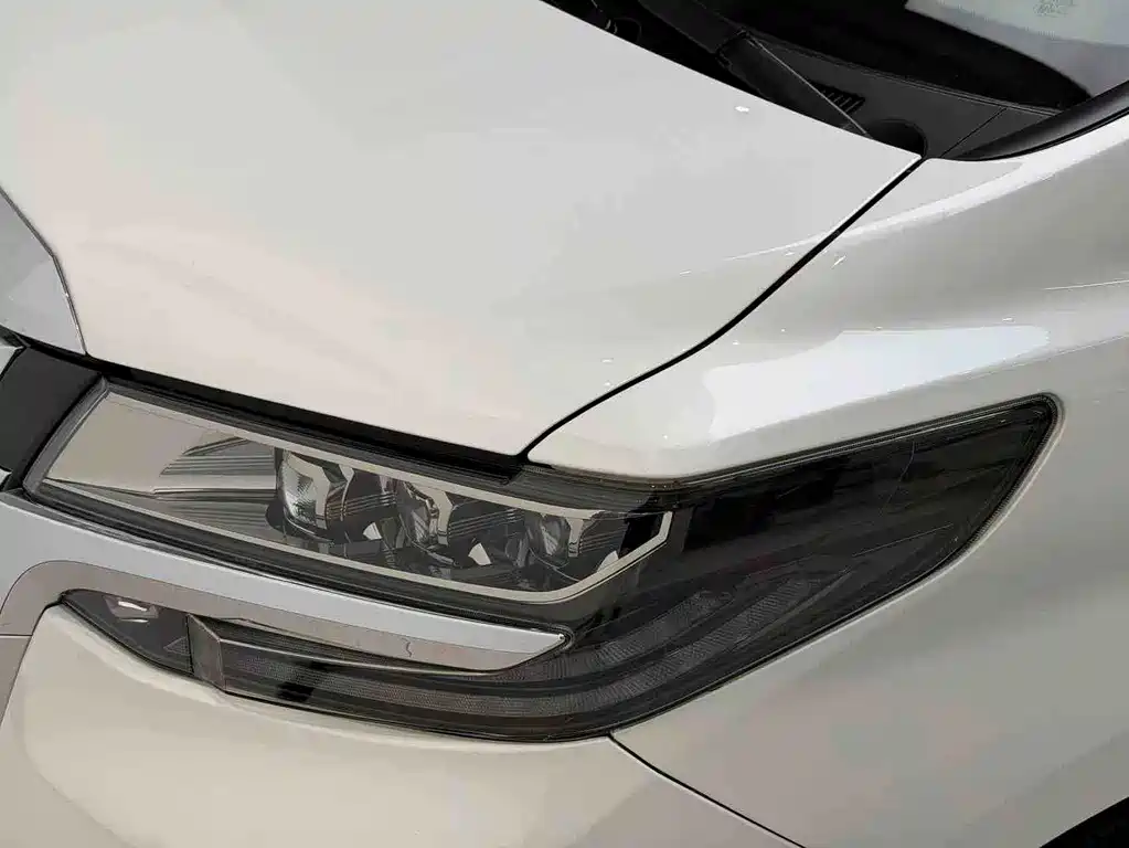 Toyota Alphard — миниатюра 5