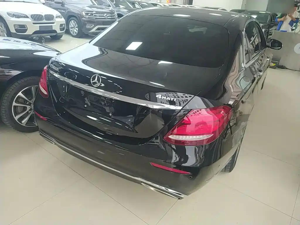 Mercedes-Benz E-Class — миниатюра 7