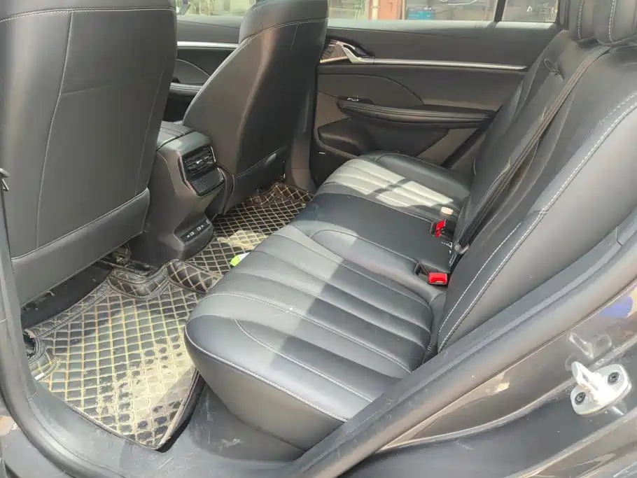 Roewe RX5 eMAX — миниатюра 11